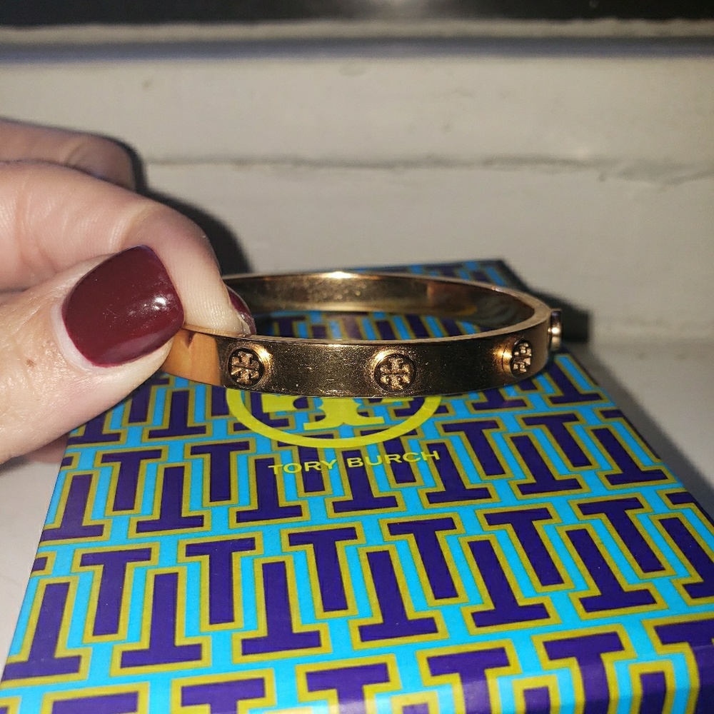 LOGO STUD HINGE BRACELET